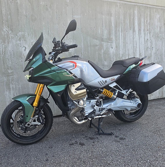 Moto Guzzi V100 Mandello 2 of 8