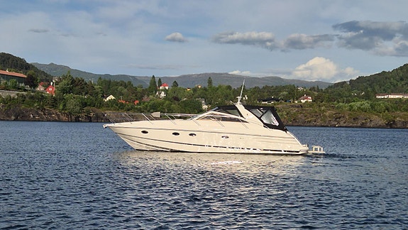 Princess V42 2 x Volvo Penta D6 350. Hekk- og baugtrøster. Ankervinsj akter 2 of 30