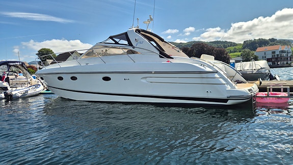 Princess V42 2 x Volvo Penta D6 350. Hekk- og baugtrøster. Ankervinsj akter 10 of 30