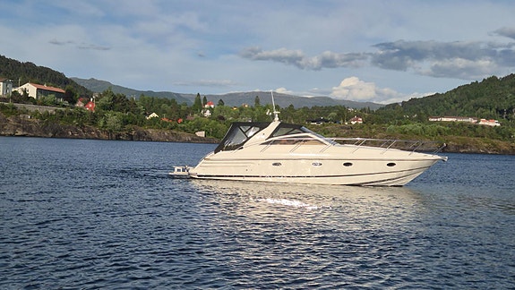 Princess V42 2 x Volvo Penta D6 350. Hekk- og baugtrøster. Ankervinsj akter 6 of 30