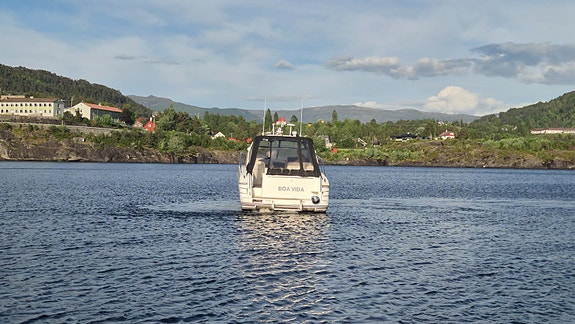 Princess V42 2 x Volvo Penta D6 350. Hekk- og baugtrøster. Ankervinsj akter 8 of 30