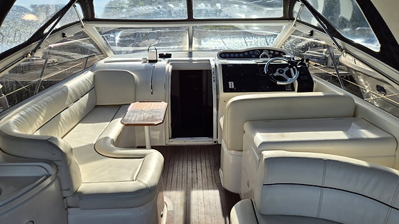 Princess V42 2 x Volvo Penta D6 350. Hekk- og baugtrøster. Ankervinsj akter 15 of 30
