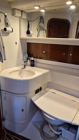 Princess V42 2 x Volvo Penta D6 350. Hekk- og baugtrøster. Ankervinsj akter 30 of 30