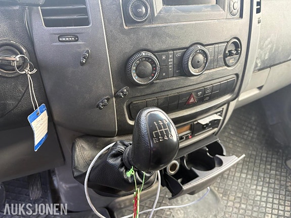 Mercedes-Benz Sprinter 18 of 29