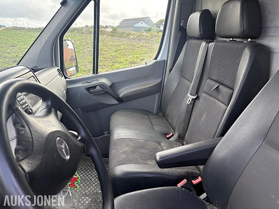 Mercedes-Benz Sprinter 16 of 29