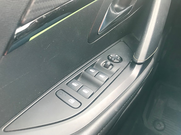 Peugeot 208 14 of 18
