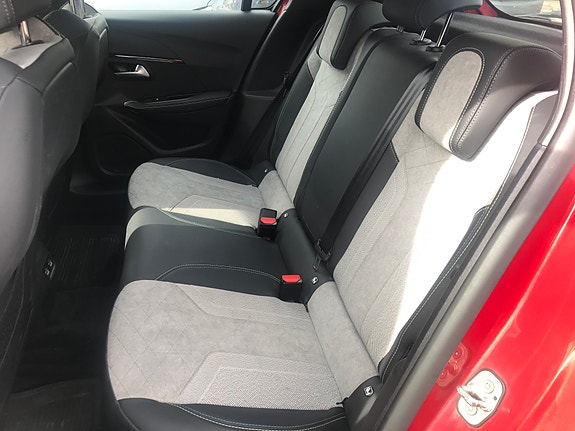 Peugeot 208 8 of 18