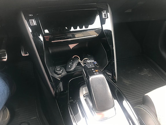 Peugeot 208 16 of 18