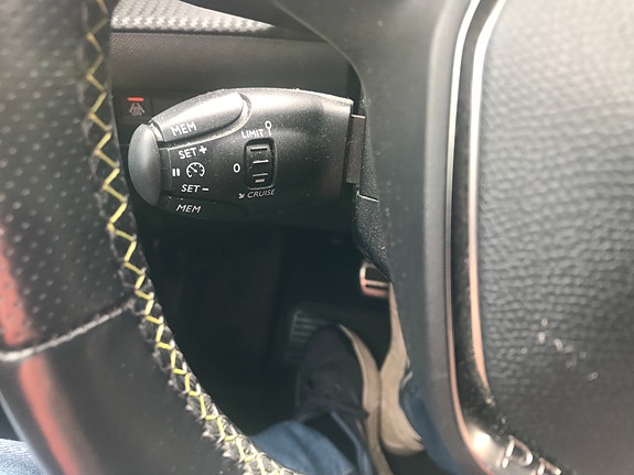 Peugeot 208 15 of 18