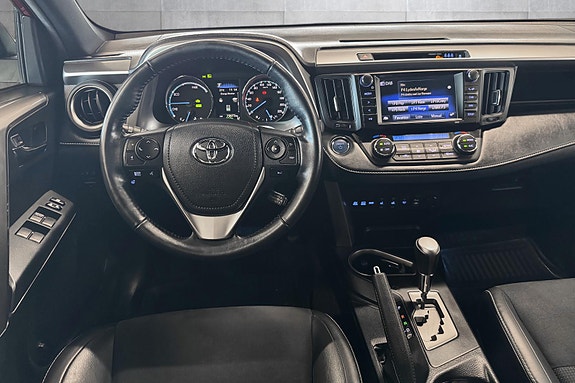 Toyota RAV4 16 of 29