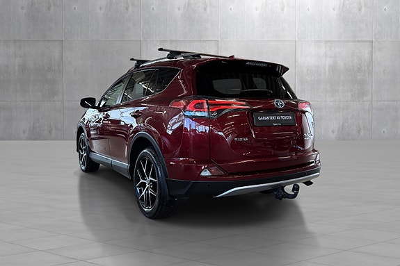 Toyota RAV4 3 of 29