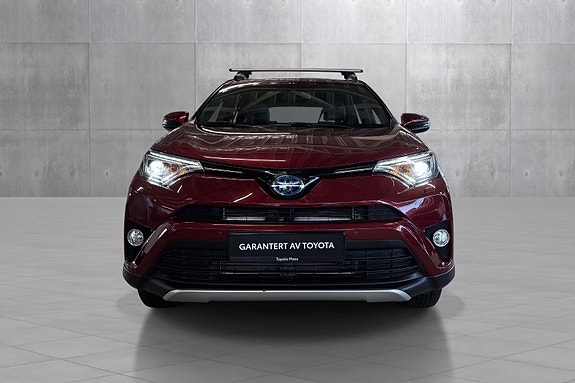 Toyota RAV4 8 of 29