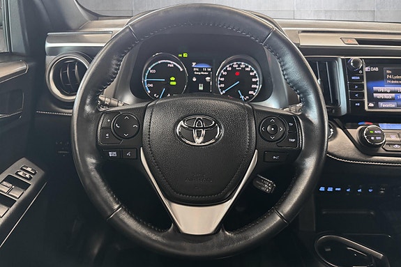 Toyota RAV4 12 of 29