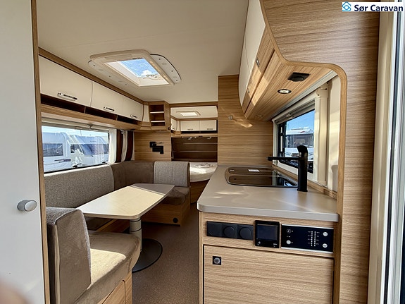 Dethleffs 650 Camper Snow 22 of 23