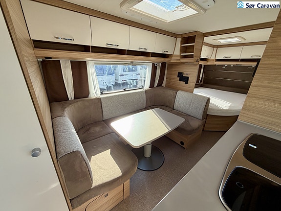 Dethleffs 650 Camper Snow 6 of 23