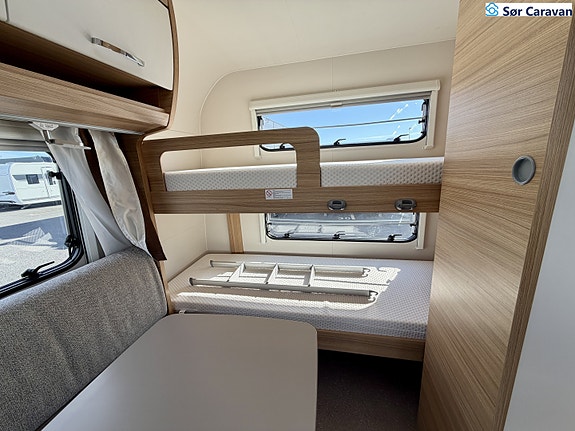 Dethleffs 650 Camper Snow 20 of 23
