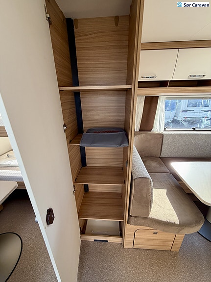 Dethleffs 650 Camper Snow 21 of 23