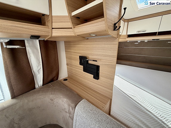 Dethleffs 650 Camper Snow 15 of 23