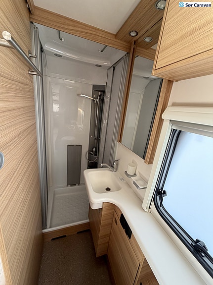 Dethleffs 650 Camper Snow 16 of 23