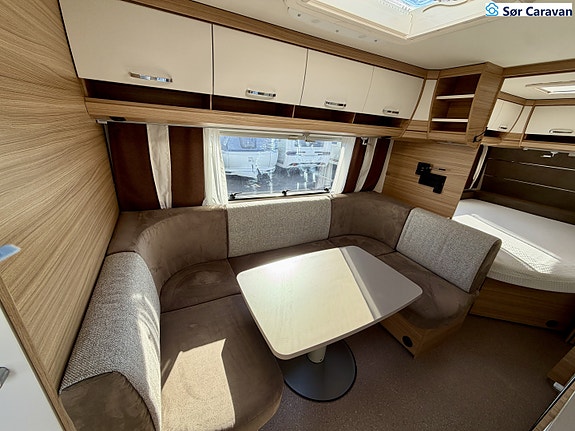 Dethleffs 650 Camper Snow 8 of 23