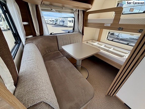 Dethleffs 650 Camper Snow 7 of 23