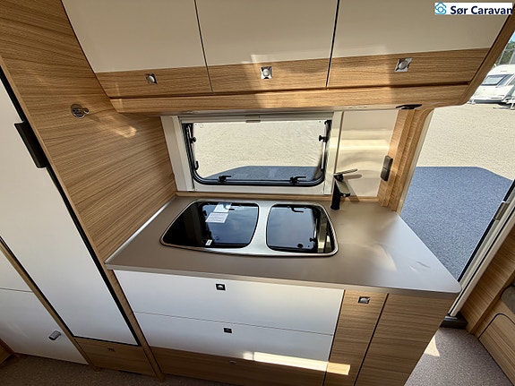 Dethleffs 650 Camper Snow 10 of 23