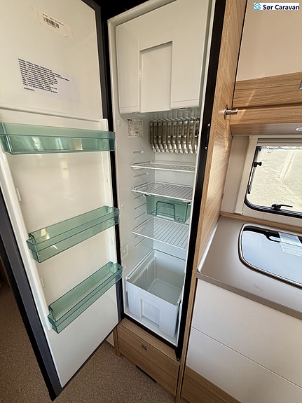 Dethleffs 650 Camper Snow 12 of 23
