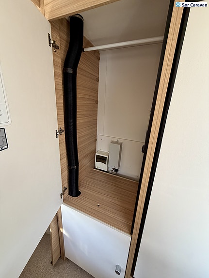 Dethleffs 650 Camper Snow 13 of 23