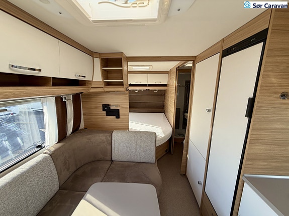 Dethleffs 650 Camper Snow 9 of 23