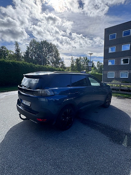 Peugeot 5008 2 of 17