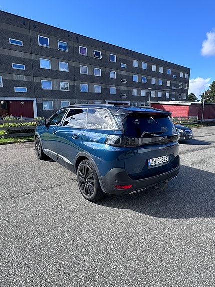 Peugeot 5008 3 of 17