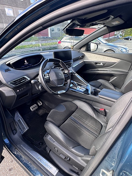 Peugeot 5008 5 of 17