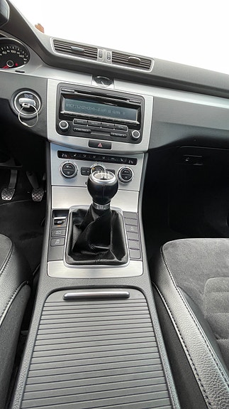 Volkswagen Passat 24 of 30