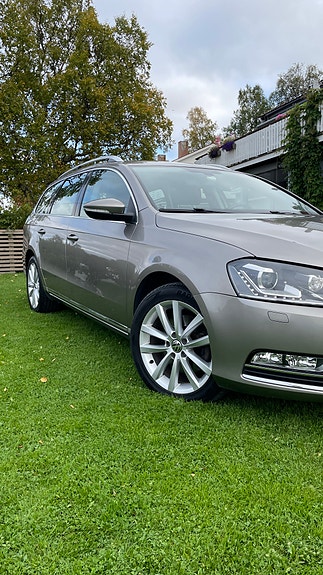Volkswagen Passat 3 of 30