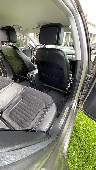 Volkswagen Passat 30 of 30