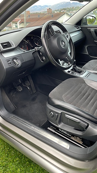 Volkswagen Passat 22 of 30