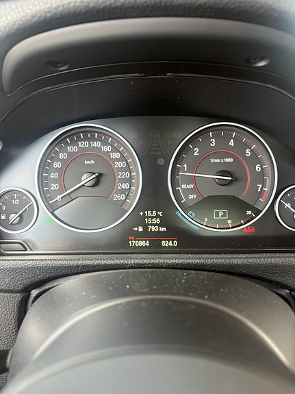 BMW 320i 7 of 15