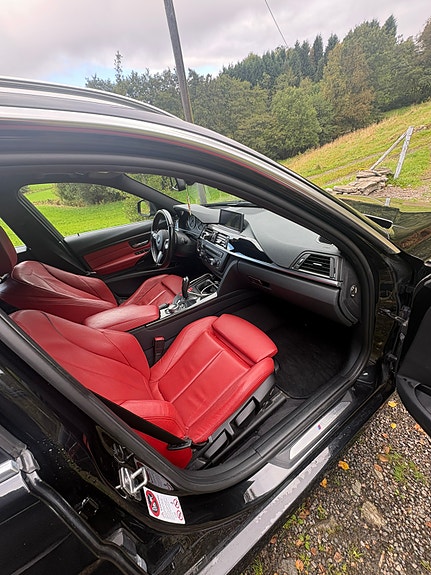BMW 320i 13 of 15