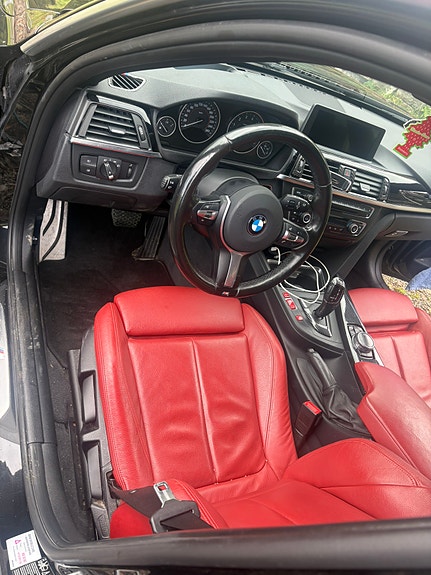BMW 320i 12 of 15