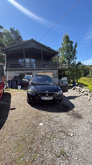 BMW 320i 2 of 15