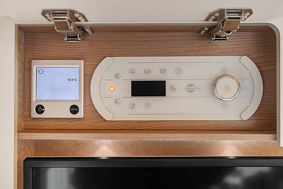 Bürstner IXEO BI7285 | Solceller | Hydr. støtteben | Omformer | Stekeovn | 9 of 30