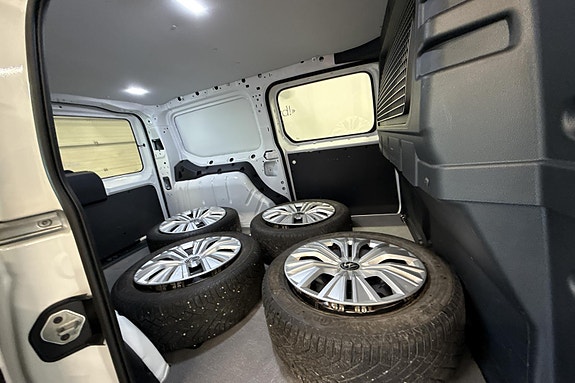 Volkswagen Caddy Maxi 22 of 24