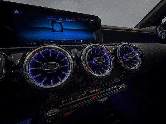 Mercedes-Benz CLA250 e 18 of 27