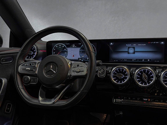 Mercedes-Benz CLA250 e 14 of 27