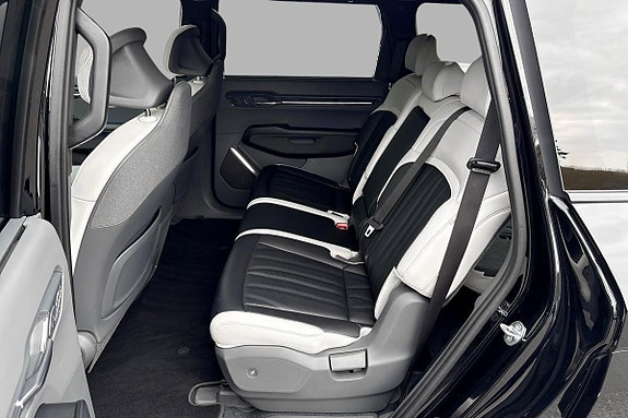 Kia EV9 12 of 17