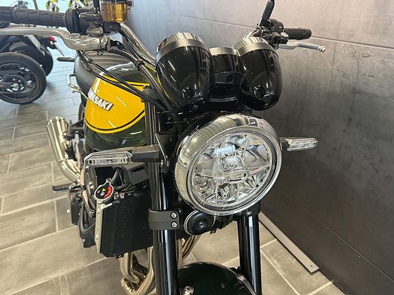 Kawasaki Z 900 RS 11 of 20