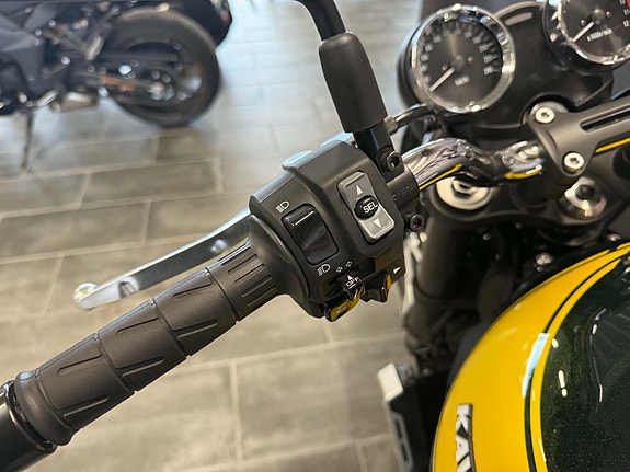 Kawasaki Z 900 RS 8 of 20