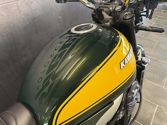 Kawasaki Z 900 RS 15 of 20