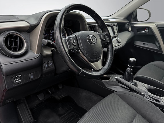 Toyota RAV4 16 of 30