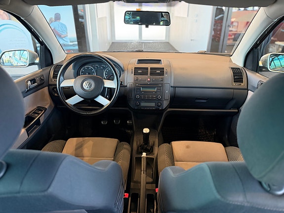 Volkswagen Polo Cross 11 of 14